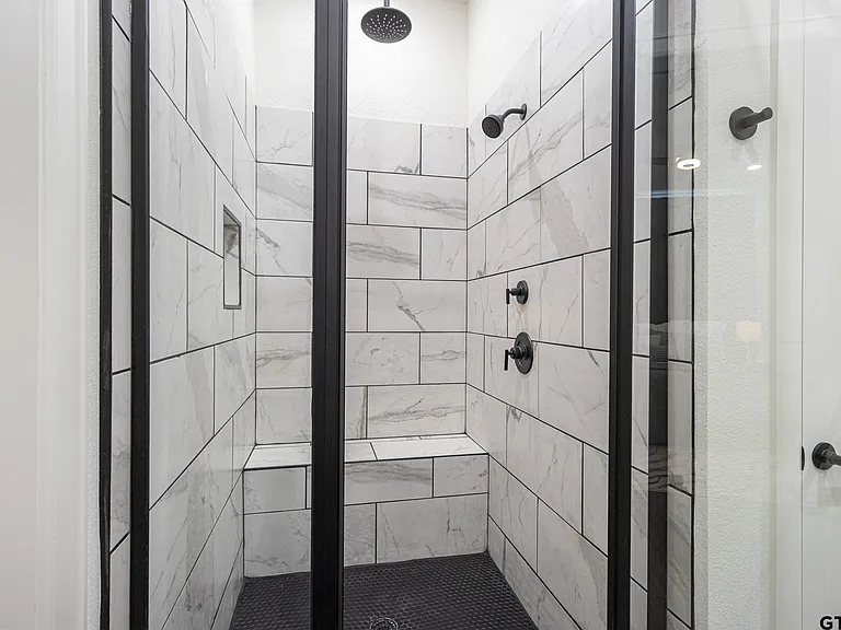 540 W Erwin St — Photo 15