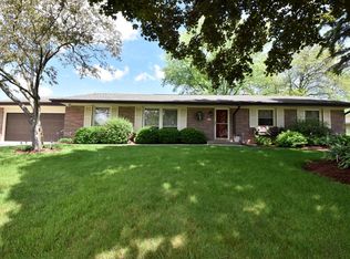 9512 W Rochelle Ave, Milwaukee, WI 53224