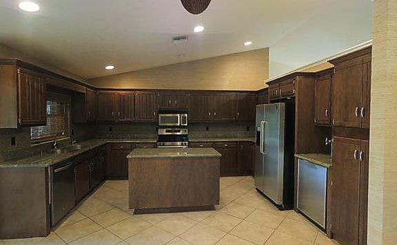 3rd image of 681 SW Woodside Ct