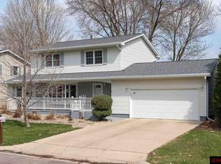 15 Karen Ct, Mankato, MN 56001