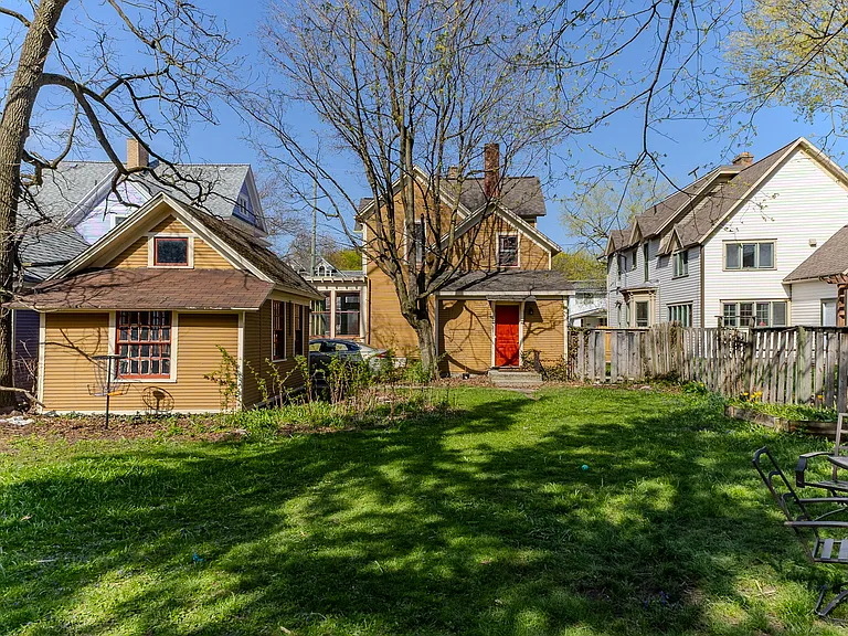 230 College Ave NE — Photo 17
