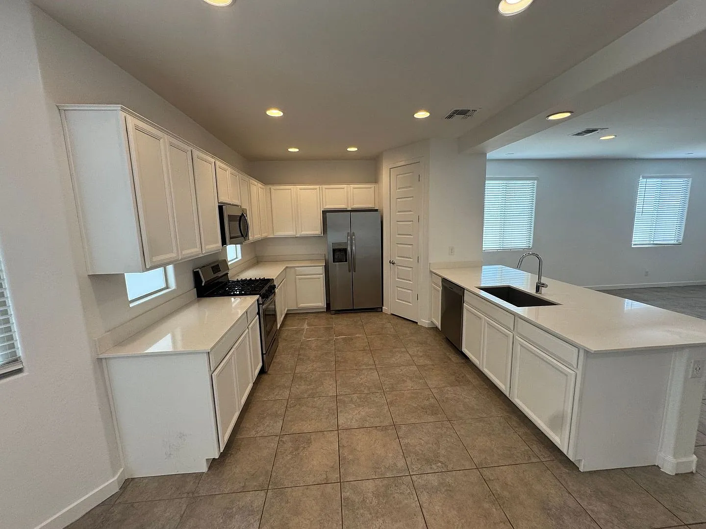 Beautiful Surprise Home: 4 Bd, 3 Ba — Photo 3