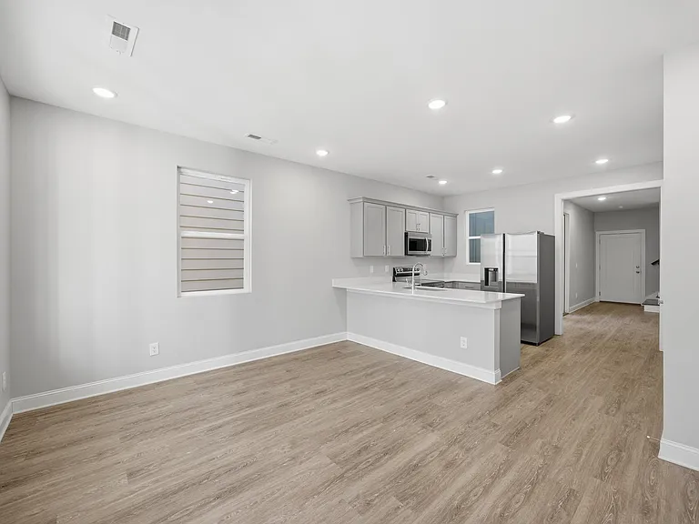 2303 E 19th St — Photo 15