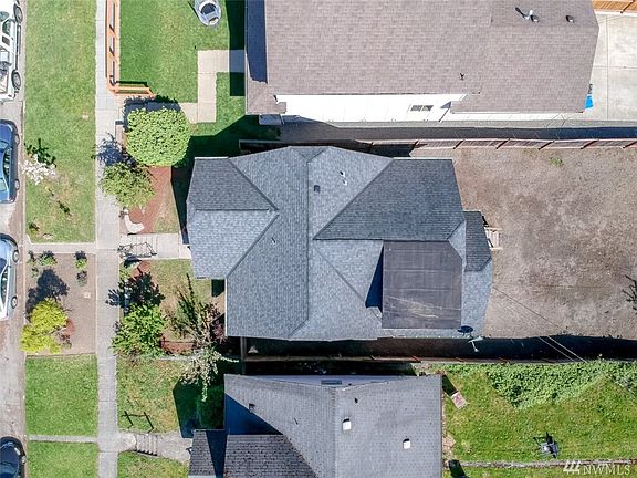 4th image of 1733 S Sheridan Ave