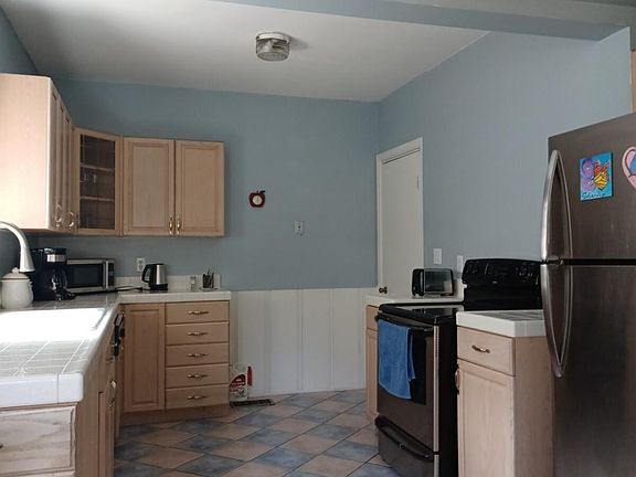 3rd image of 21088 Montgomery Ave