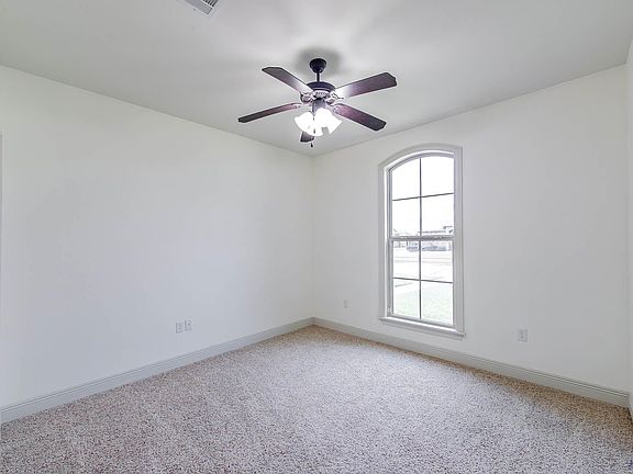 4th image of 221 Lakewood Dr