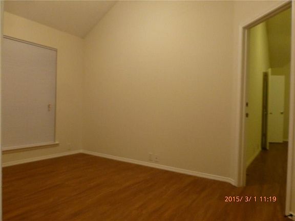 3rd image of 318 White Oak Dr