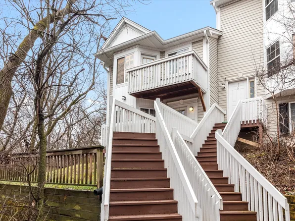 332 W Whispering Oaks Ln #6, Round Lake, IL 60073