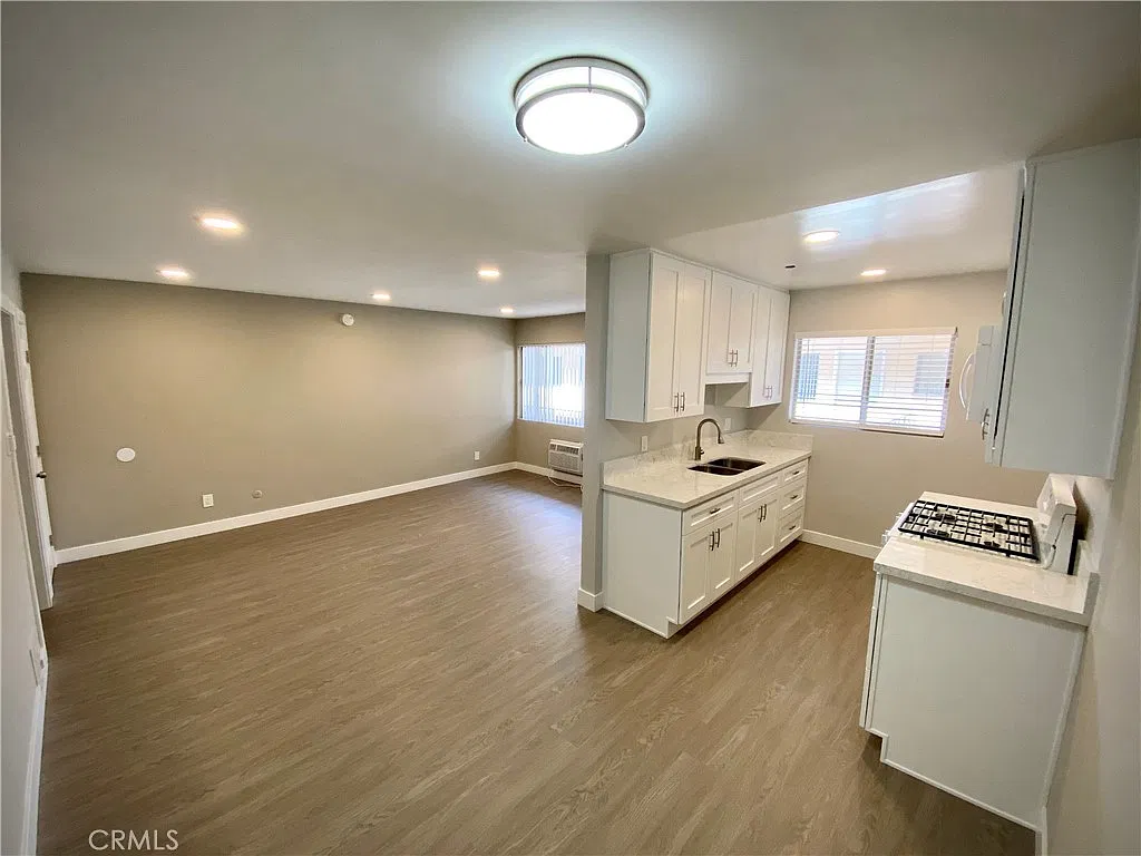 2 bed, 720 sqft, $2,595 — Photo 4