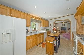 4th image of 3 Longwood Cir