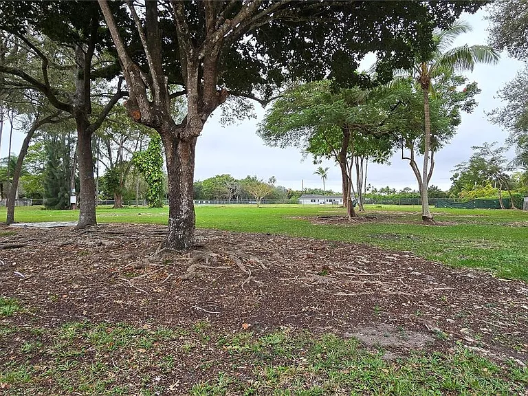 6500 SW 82nd Ave — Photo 16