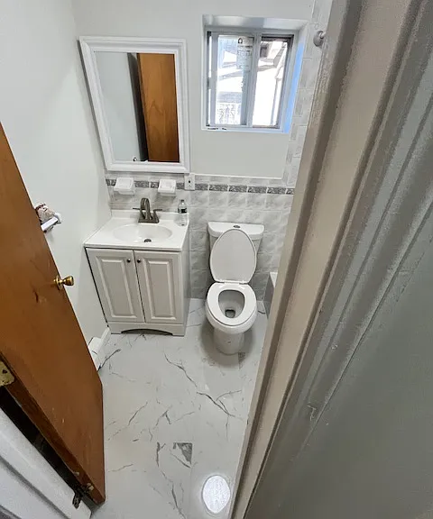 2ND FULL BATHROOM IN PRIMARY PRIVATE SUITE