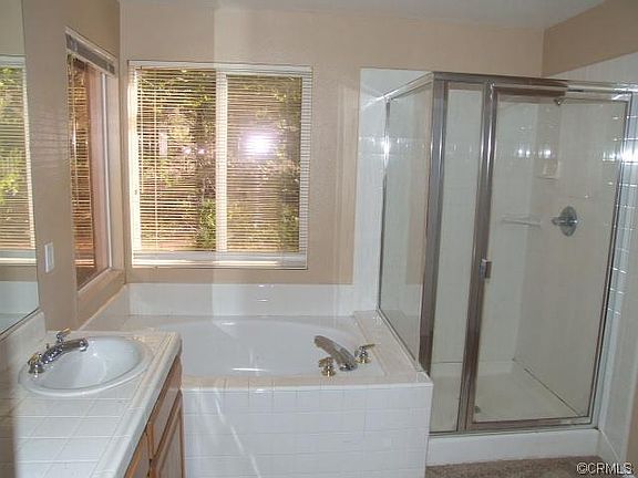 4th image of 27439 Laurel Ct