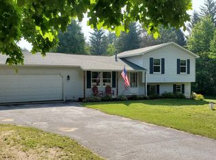 8672 Cedarcrest Dr, Traverse City, MI 49685
