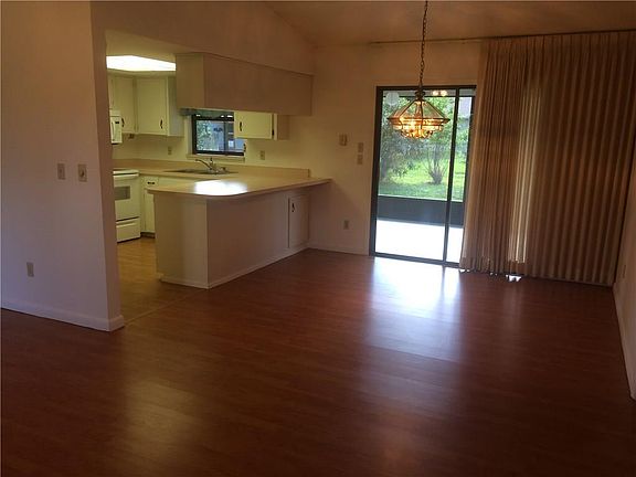 4th image of 1585 Eastlake Ln