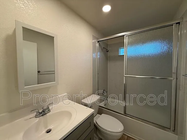 911 H St #1 — Photo 20