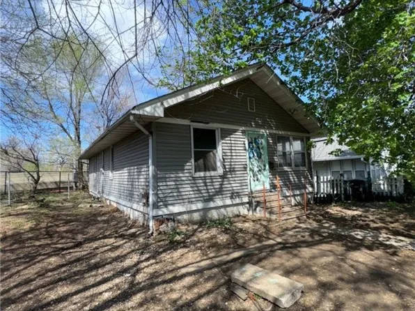 2819 Rollins Ave, Des Moines, IA 50312