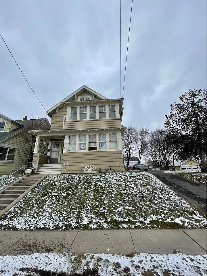 Building Photo - 407 Boyden St #2