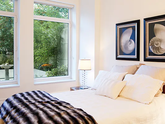 Sold by Sotheby's International Realty | media 32