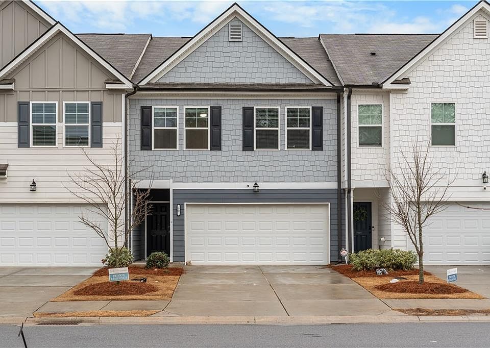 1st image of 32 Huntley Trce