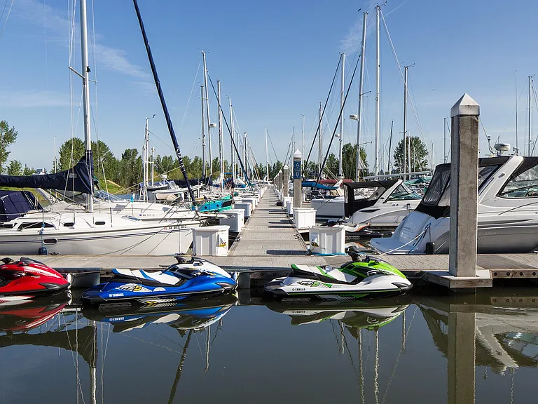 Yacht Harbor Club — Photo 17