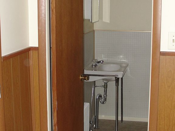 full bath w shower over tub