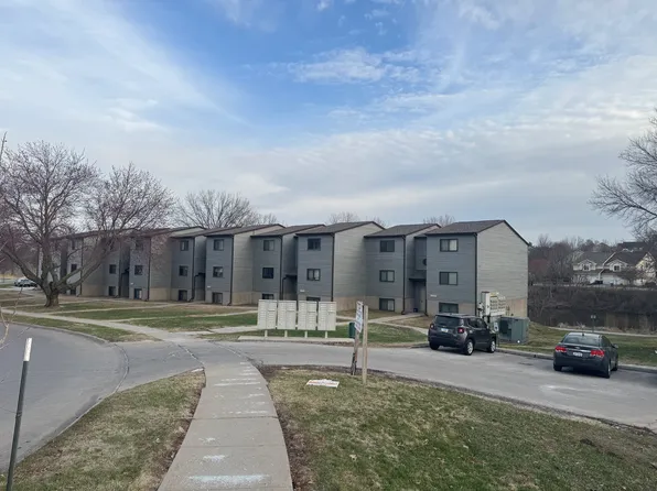 2621 Westwinds Dr, Iowa City, IA