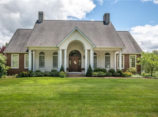 70 Village Park Dr, Grove City, PA