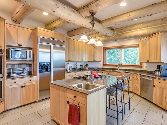 3rd image of 995 Ellesmere Dr