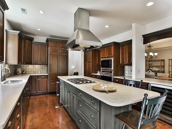 3rd image of 1514 Sommet Pl