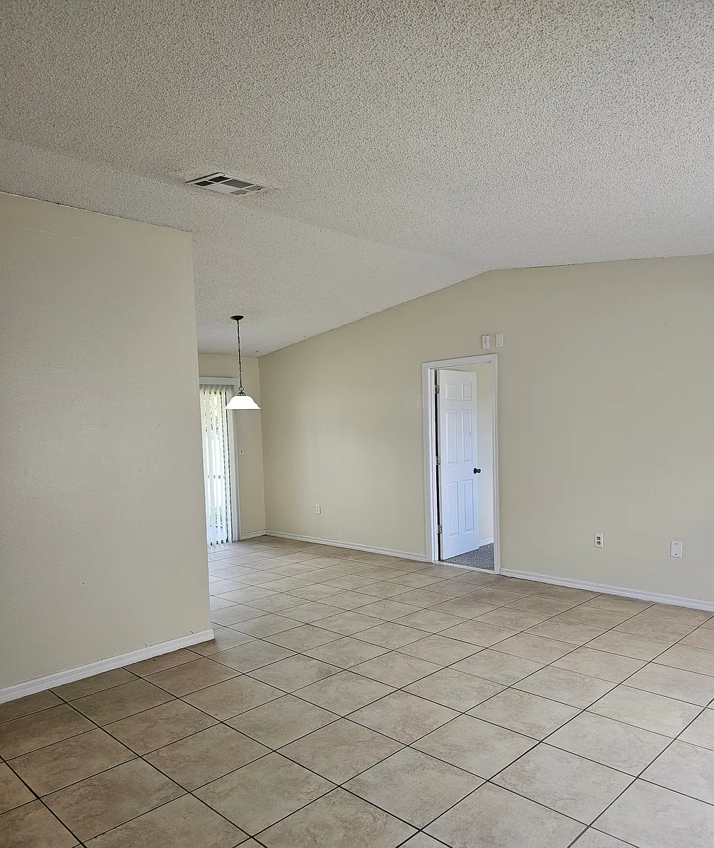 Building Photo - 711 Harland Ct