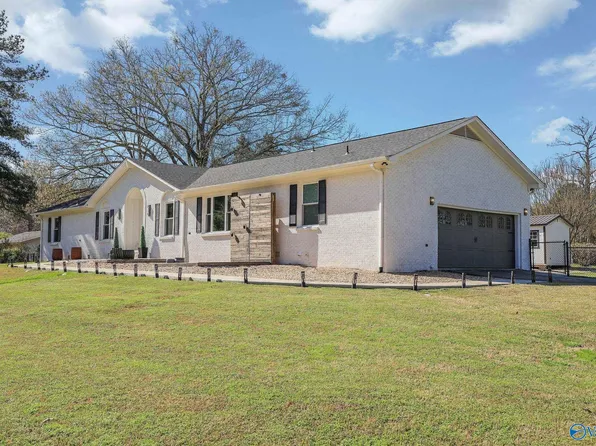 2401 Old Creek Trl SE, Decatur, AL 35603