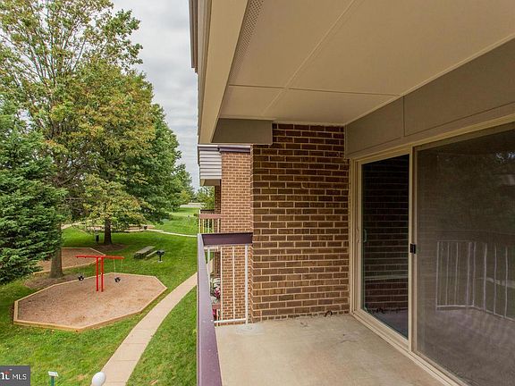 3rd image of 2305 Greenery Ln #3-204