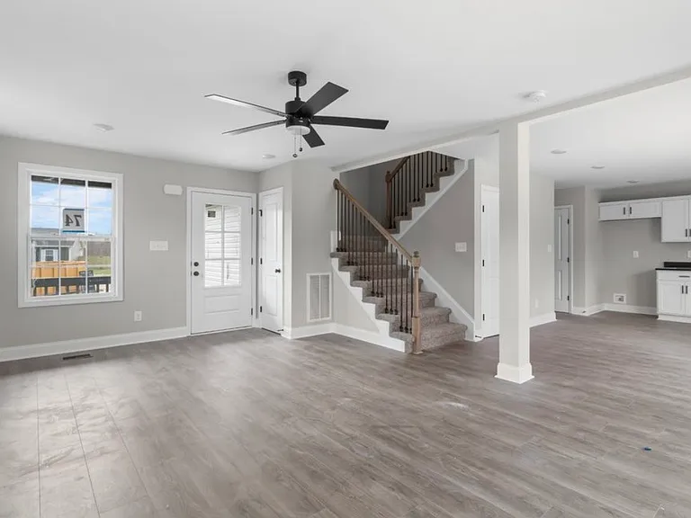 422 Mattingly Dr — Photo 5