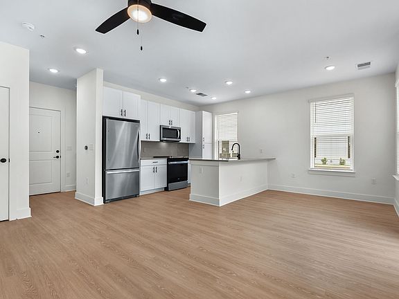 3rd image of 108 S Line St #3101