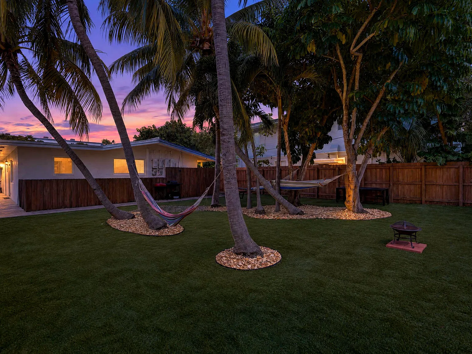 2 bed, 1.0 bath, 650 sqft, $2,400 — Photo 2