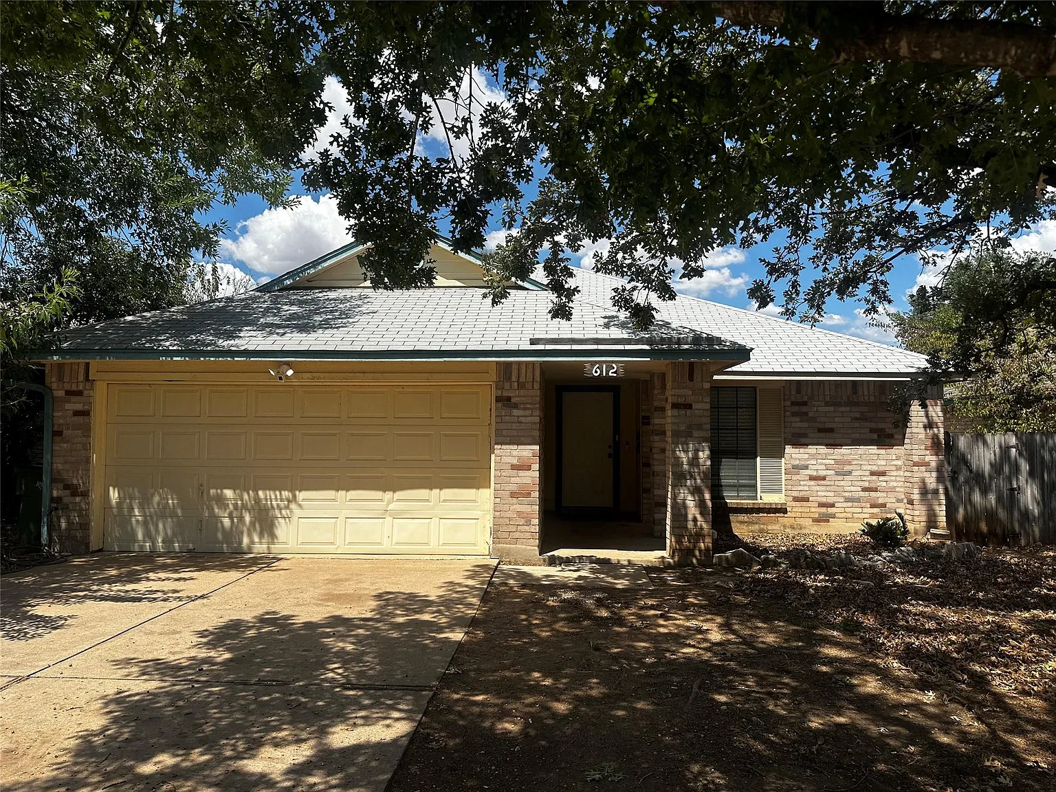 3 bed, 2.0 bath, 1421 sqft, $2,800 — Photo 1