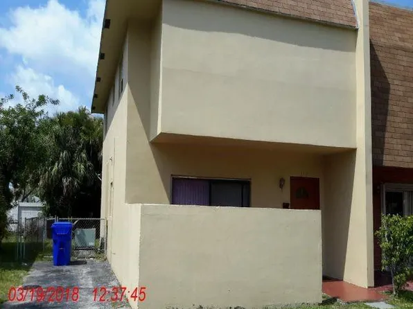 610 SW 80th Ter, Pompano Beach, FL 33068