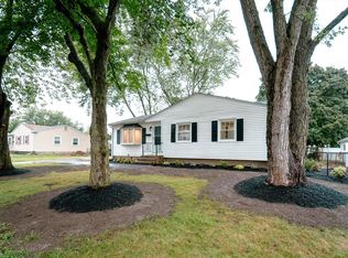 15 Village Rd, Holyoke, MA 01040