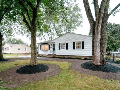 15 Village Rd, Holyoke, MA, 01040