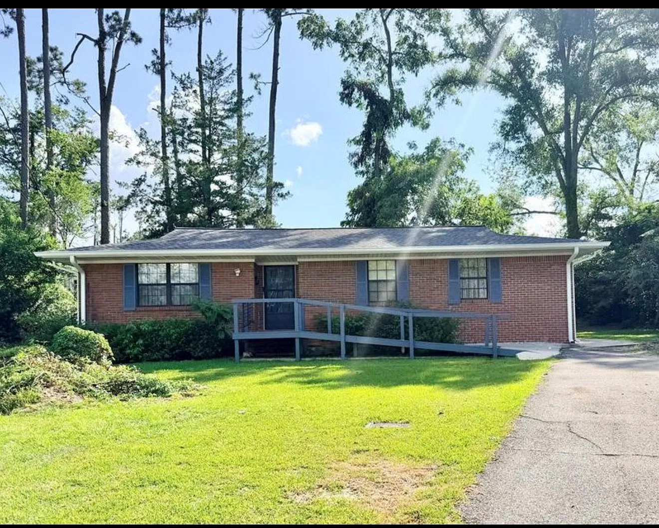 3 bed, 1.5 bath, 1215 sqft, $1,500 — Photo 1