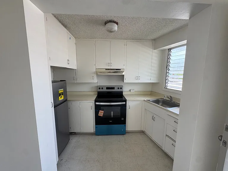1003 Kapahulu Ave #303 — Photo 1