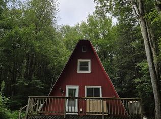 121 Amherst Rd, Pelham, MA 01002