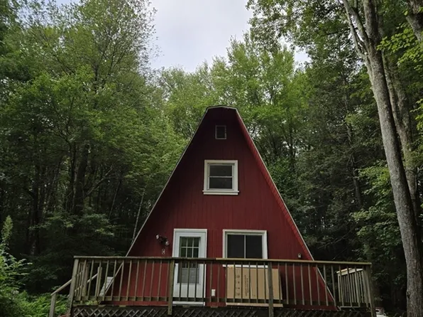 121 Amherst Rd, Pelham, MA 01002