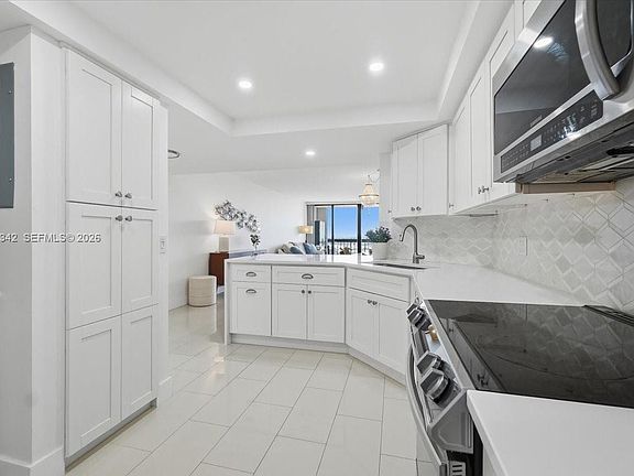 5th image of 2425 Presidential Way APT 1706