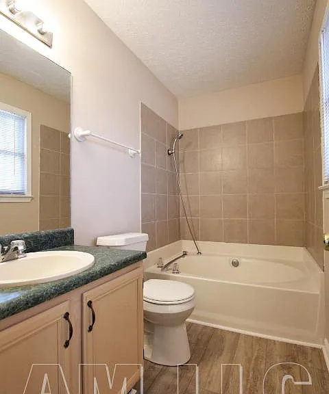 401 Oak Landing Cir — Photo 14