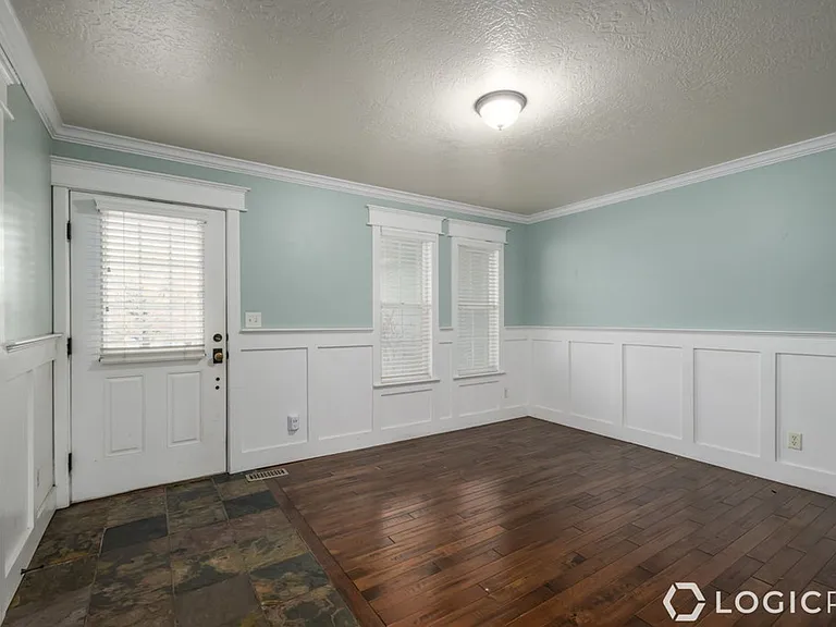 376 W Concord Pl — Photo 3