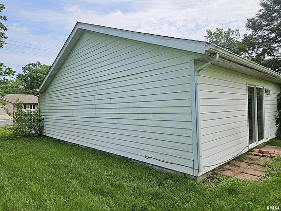2nd image of 1605 E Pickett Ln