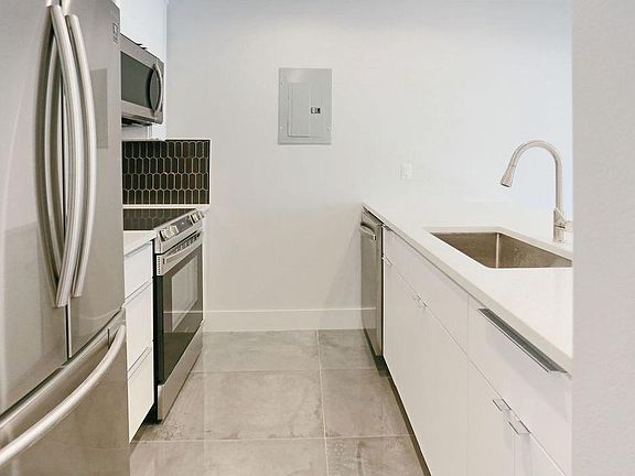 5th image of 1818 S Lakeshore Blvd APT 11