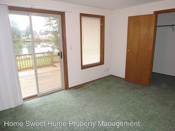 4th image of 404 Draconis Ave SE